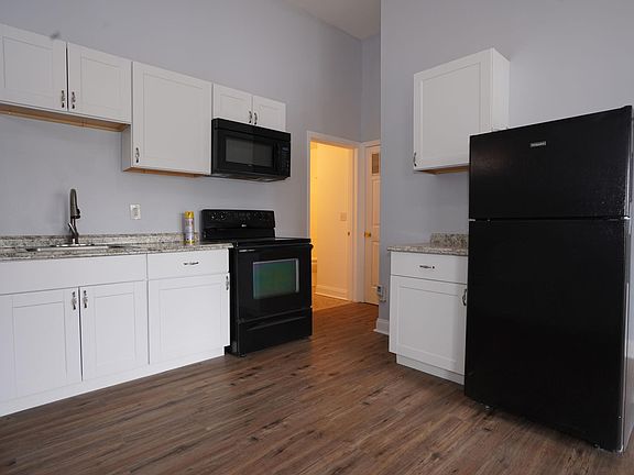4th image of 2-675 Lakeside Dr #2