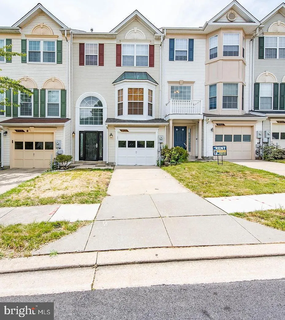 3 bed, 4.0 bath, 2112 sqft, $3,050 — Photo 1