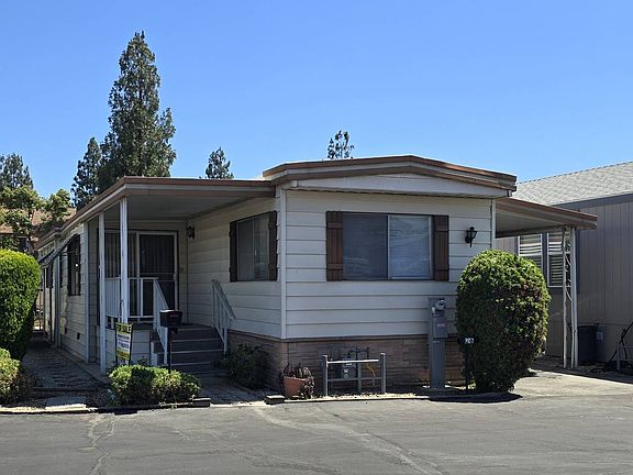 2nd image of 840 E Foothill Blvd Space 26