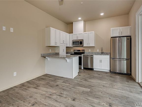 2nd image of 1008 Elmwood Dr #10