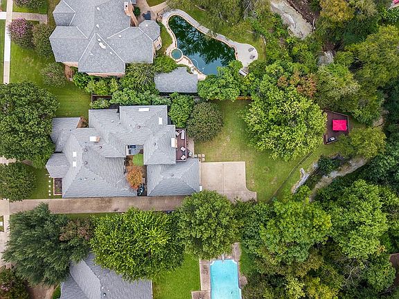 3rd image of 1800 Carmel Dr