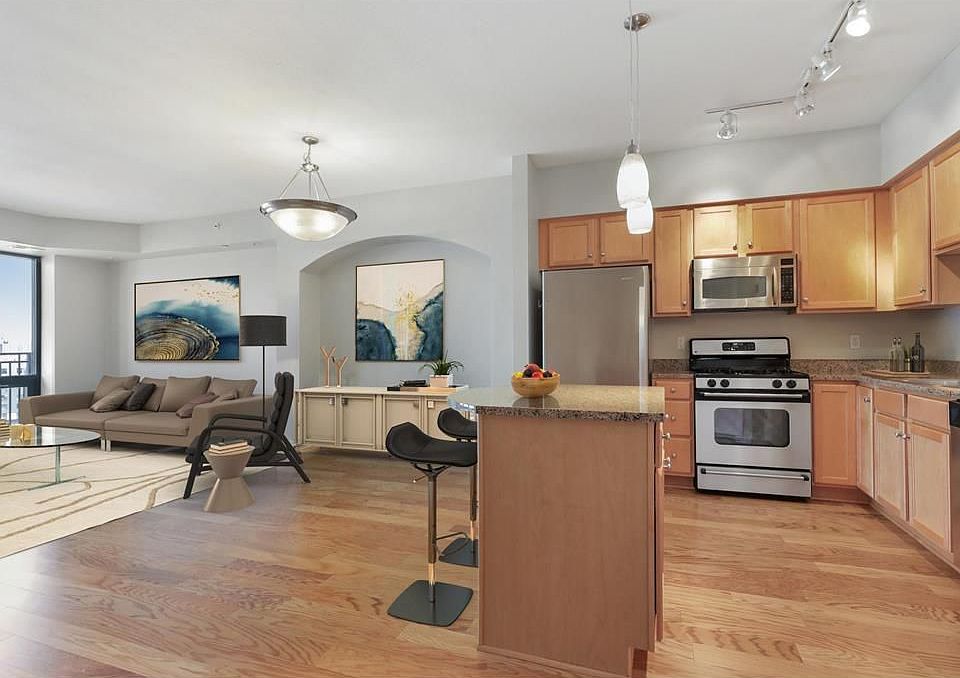 1st image of 500 Grant St E #1309