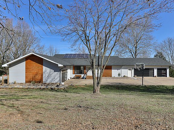 3rd image of 923 E 430th Road