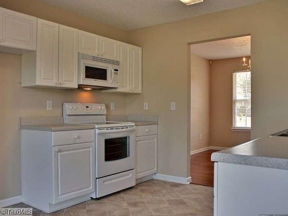 4th image of 444 Farmingdale Dr