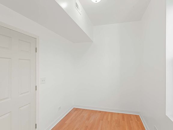 5th image of 10048 S Avenue L