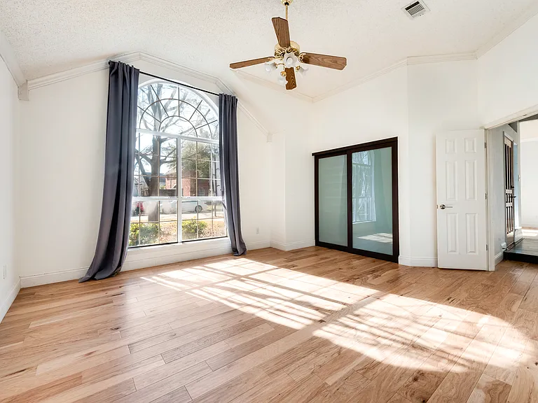 2049 Cannes Dr — Photo 6