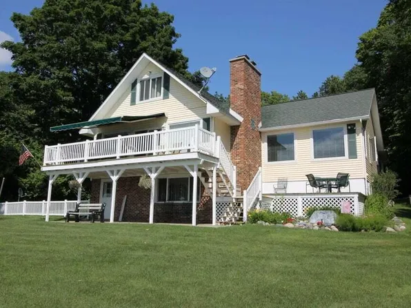 1553 Nipissing Trl, Indian River, MI 49749