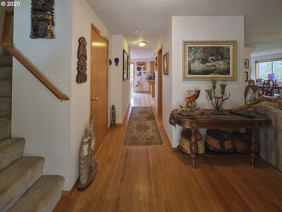 3rd image of 39512 NE 12th Ave