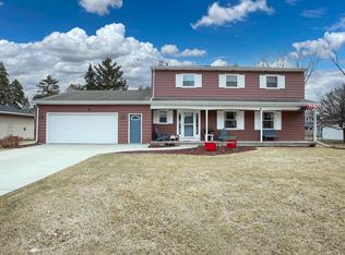 745 Manchester Rd, Neenah, WI 54956