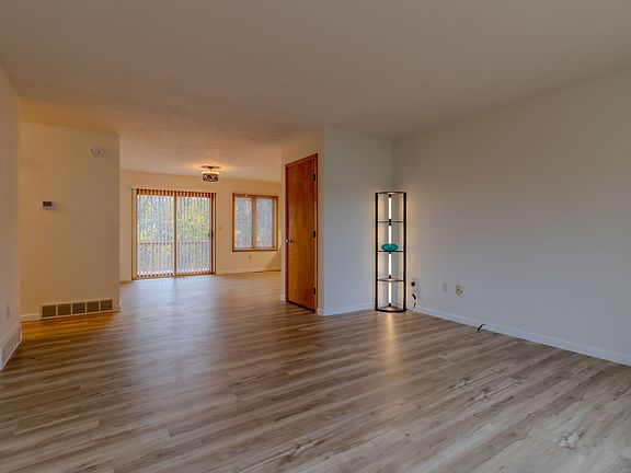 5th image of 4227 Summerhill Rd