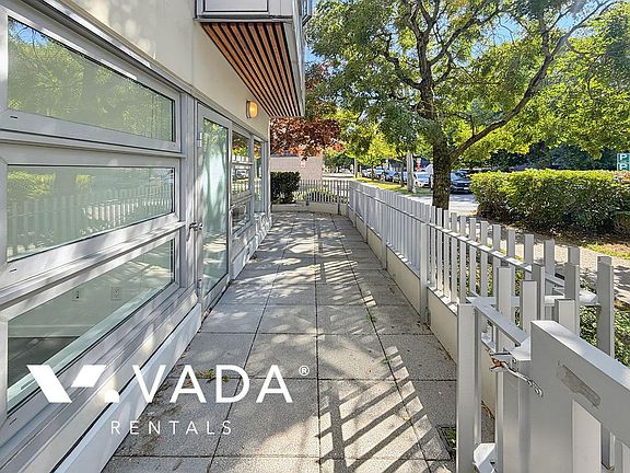 4th image of 2550 Maple St #0