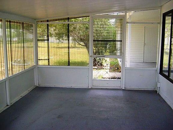 4th image of 583 S Greenway Dr