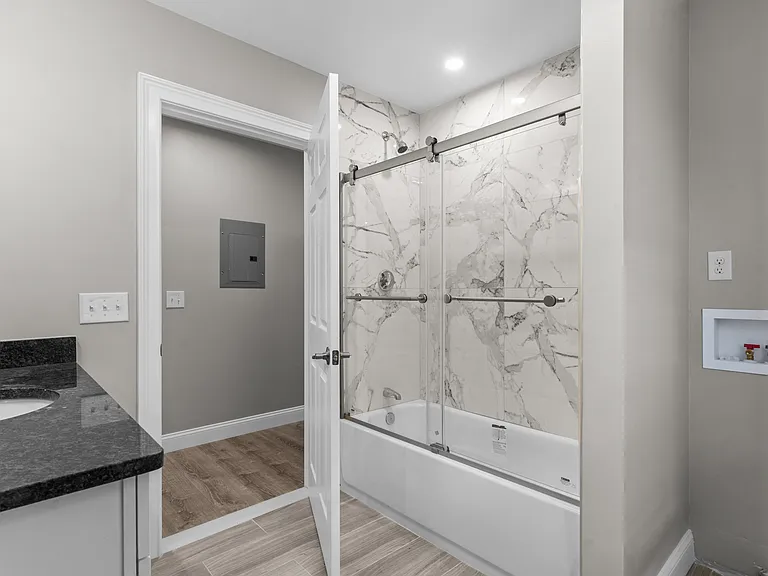 14 Herschel St #1 — Photo 15