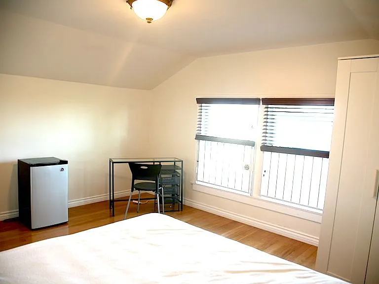 1327 W 35th St #3G — Photo 6