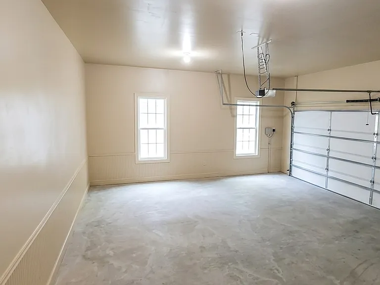 606 Lakeshore Ct — Photo 24