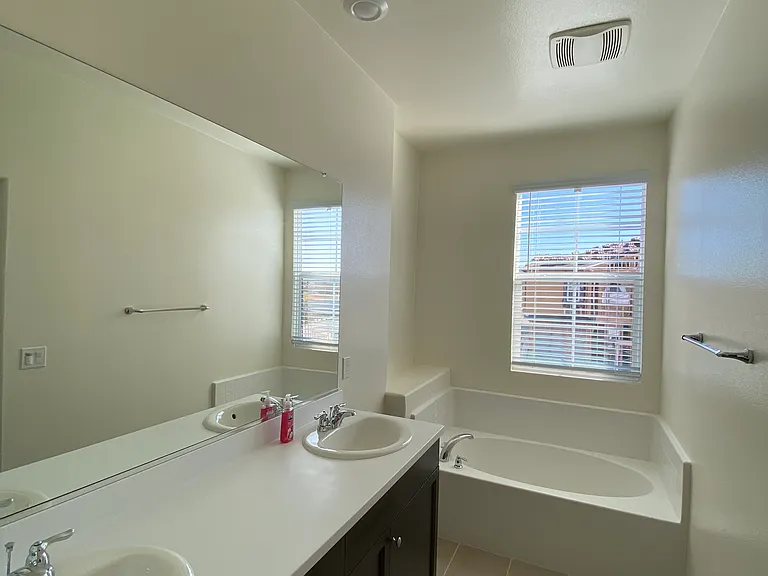 30395 Town Square Dr — Photo 26