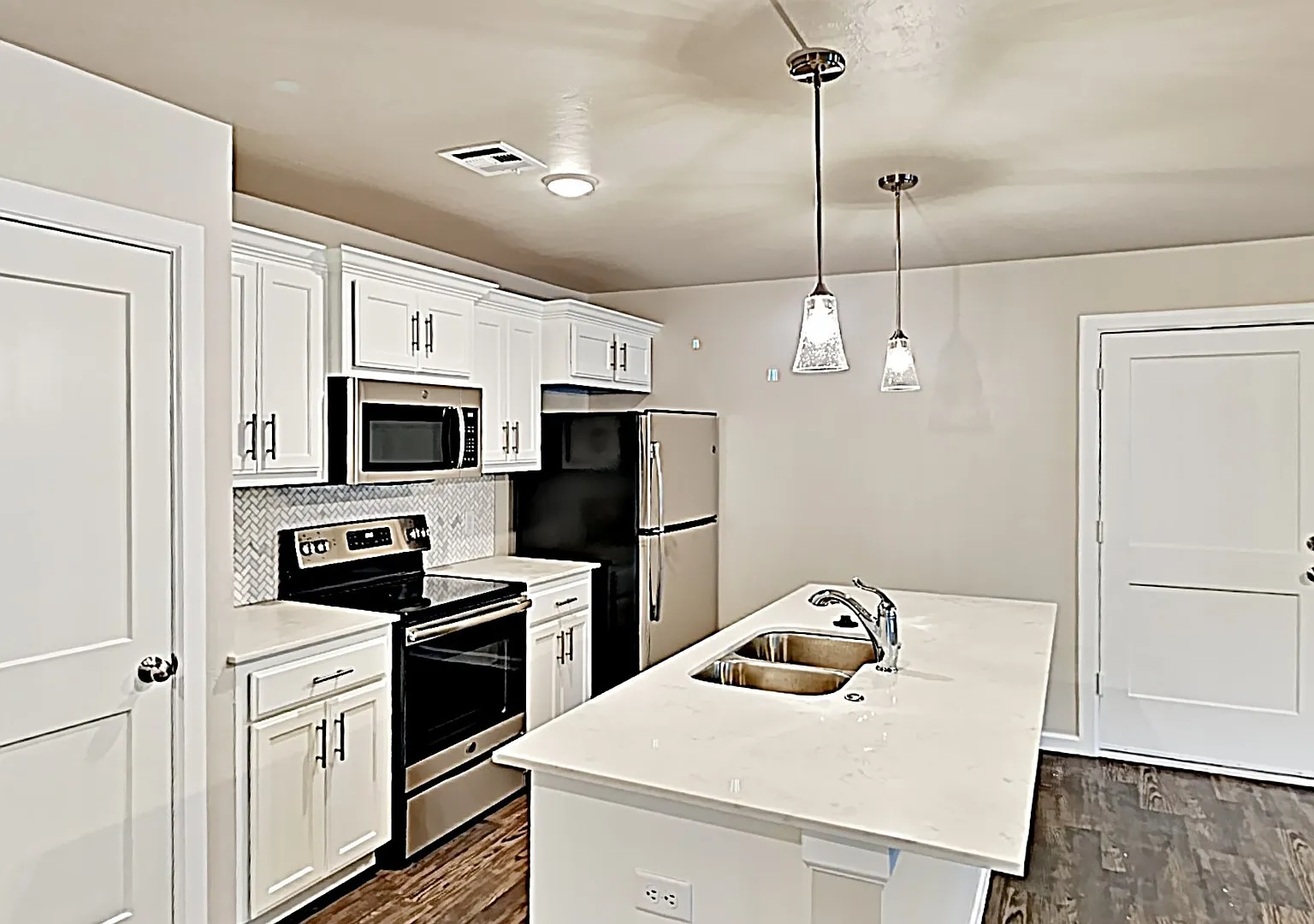 3 Bedroom 2 Bath Duplex Near Tinker AFB! — Photo 4