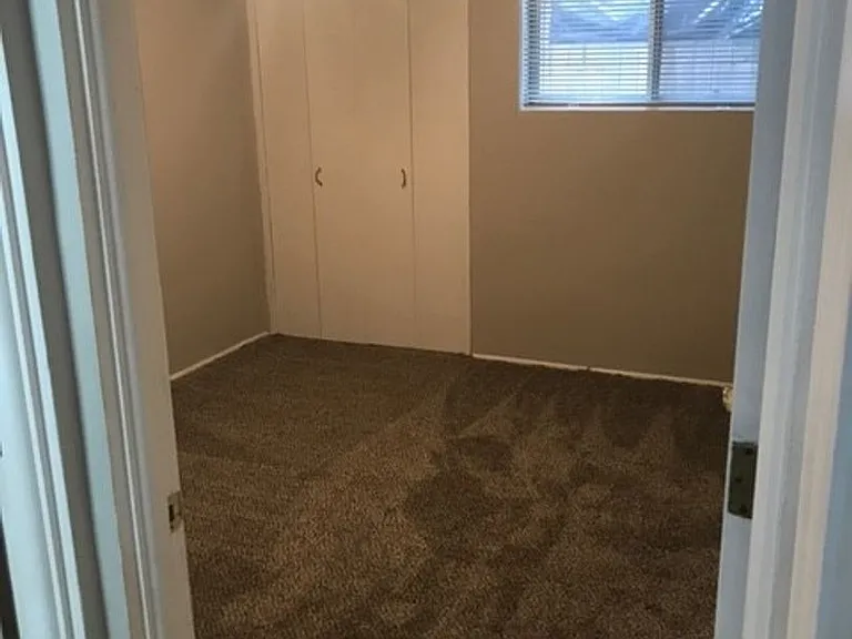 934 Washington St — Photo 5