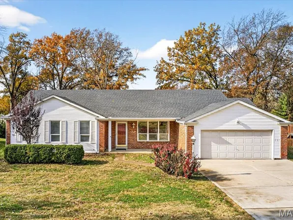 501 Nottingham Dr, Ballwin, MO 63011
