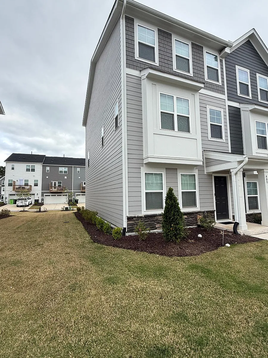 Building Photo - 409 Deercroft Dr #1