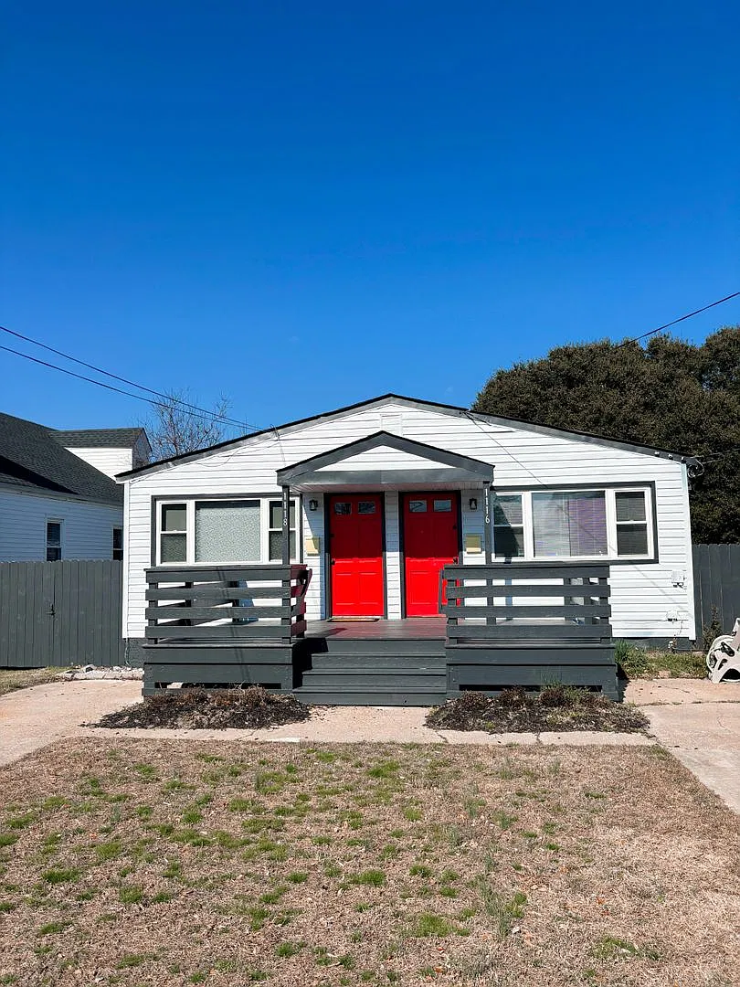 1118 Little Bay Avenue — Photo 1