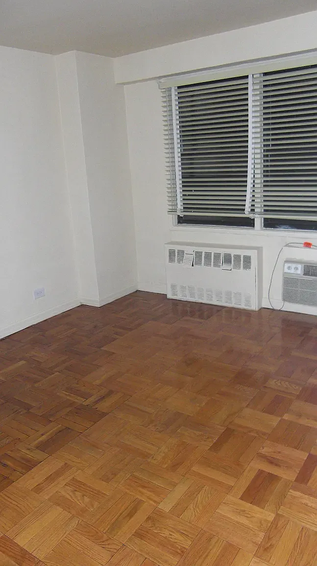 98-01 67th Avenue — Photo 4