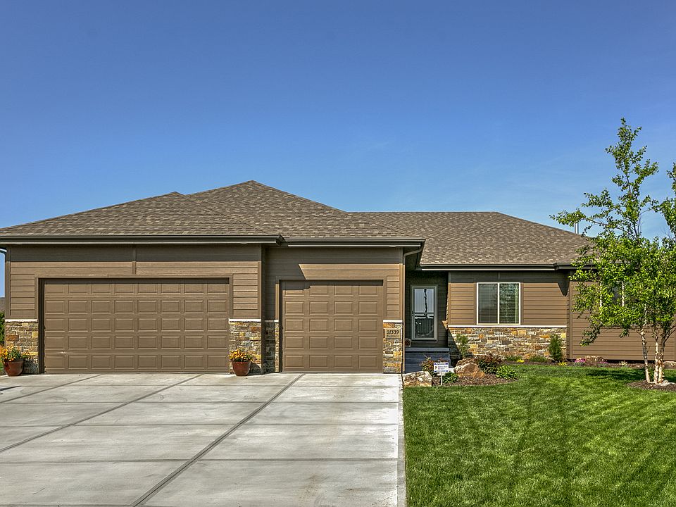 1st image of 21339 Blackstone Cir