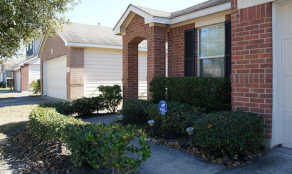 1st image of 7434 Fox Knoll Ln