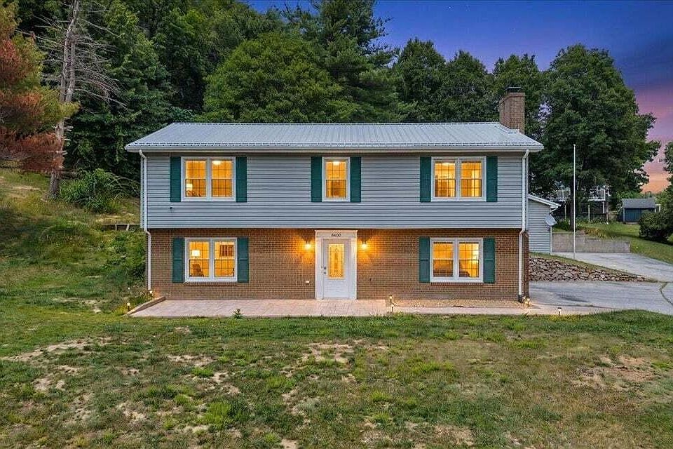 1st image of 6408 Orchard View Ln
