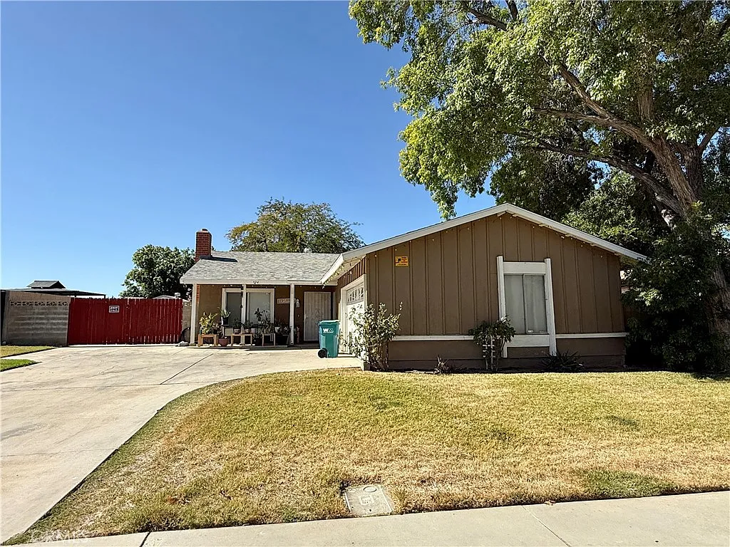 3 bed, 1372 sqft, $2,650 — Photo 2