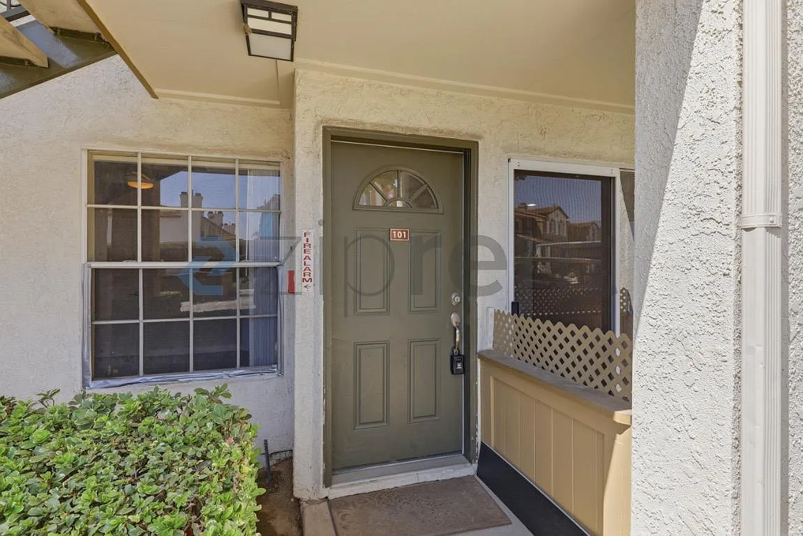 1 bed, 720 sqft, $1,900 — Photo 2