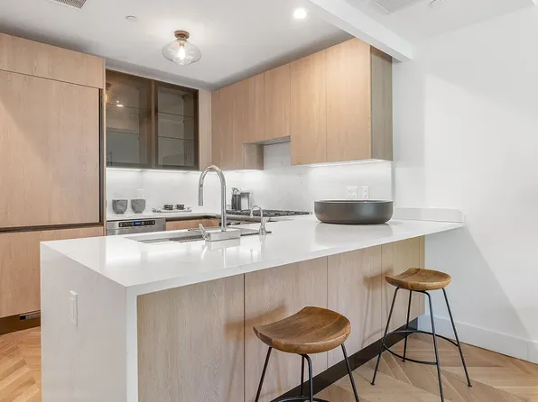 590 6th Street 3L image 3 of 10