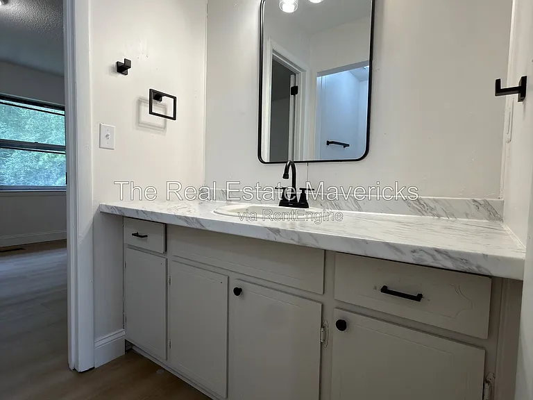 2318 Green Forest Dr #B — Photo 9