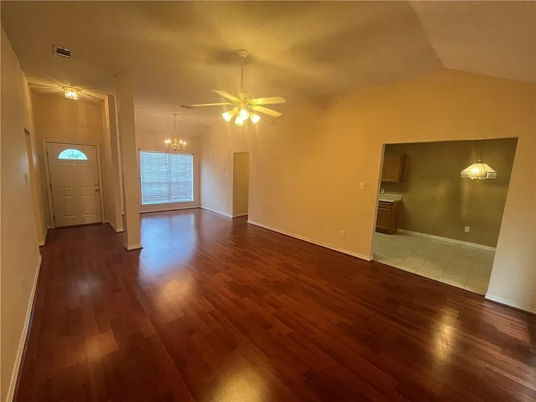 1363 Kilearn Dr — Photo 3
