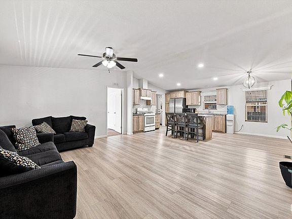 5th image of 3000 S Chester Ave Space 40