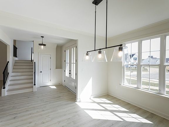Dining room into entry