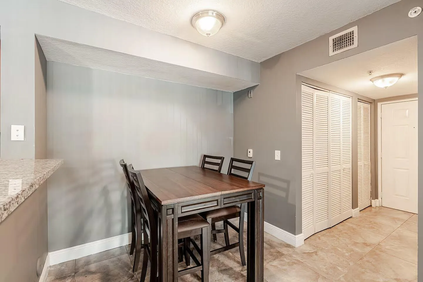 2 bed, 2.0 bath, 1060 sqft, $2,050 — Photo 4