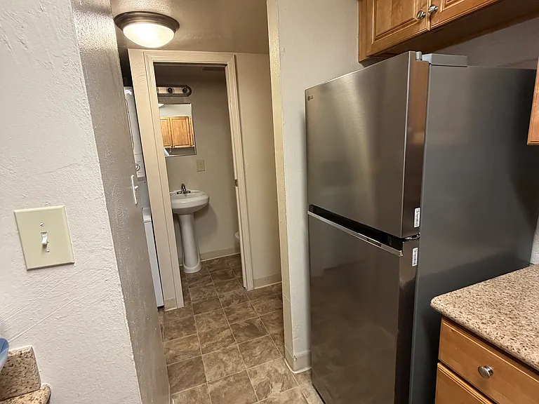 911 N Euclid Ave #207 — Photo 7