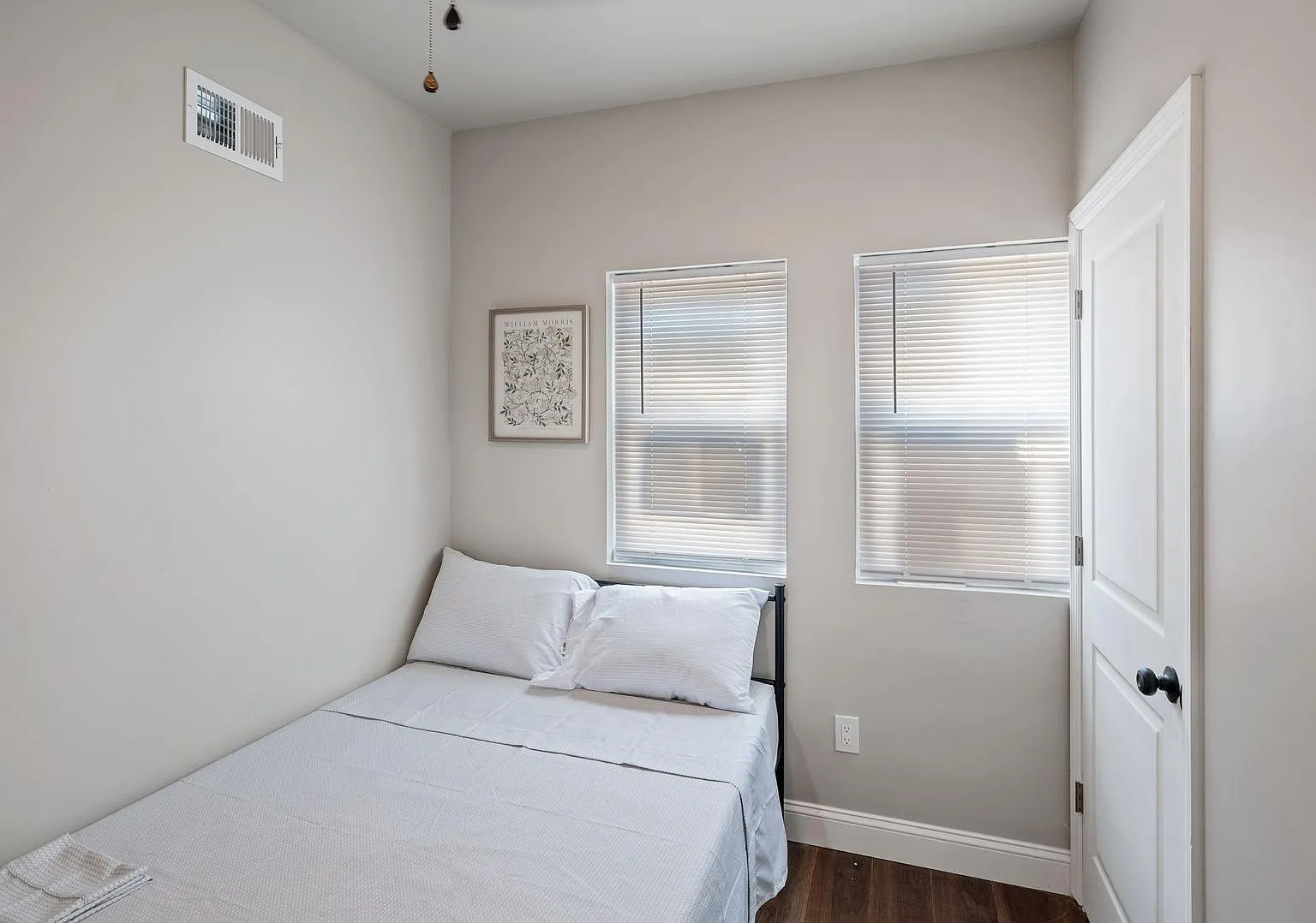 4 bed, 3.0 bath, 1100 sqft, $940 — Photo 3
