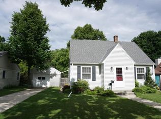 W63N375 Hillcrest Ave, Cedarburg, WI 53012