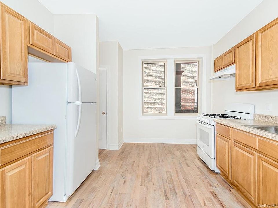 2nd image of 637 Van Cortlandt Park Ave #B