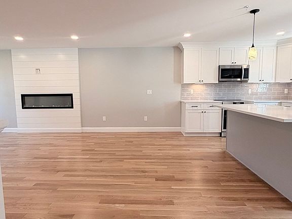 3rd image of 9 Acton Rd #4