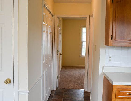 4th image of 129 Shady Maple Dr