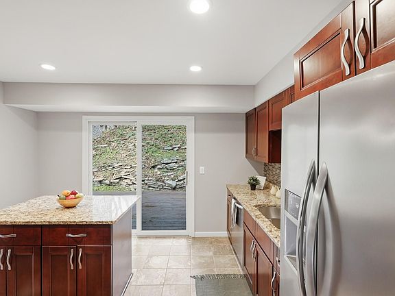 3rd image of 1325 Castle Ct