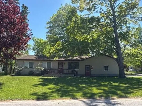 410 W Upright St, Charlevoix, MI 49720
