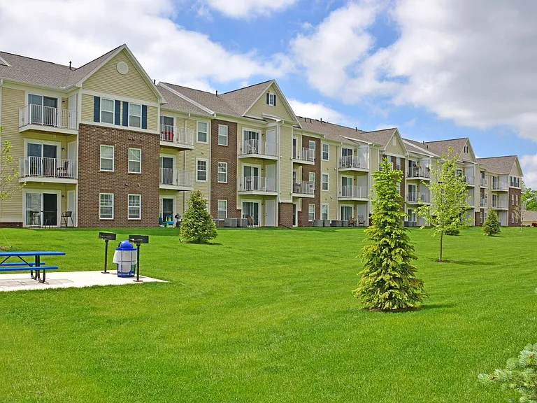 River Hills Apartments — Photo 39