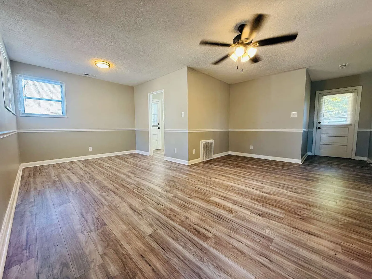 2 bed, 1.0 bath, 922 sqft, $1,250 — Photo 3