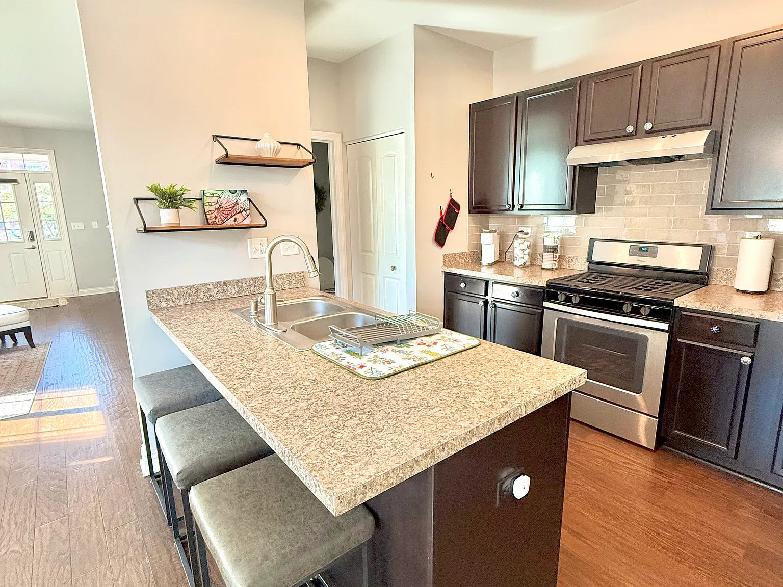 2 bed, 1543 sqft, $3,200 — Photo 3