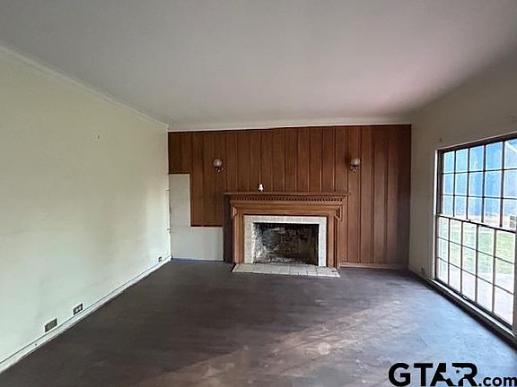 4th image of 808 San Antonio St