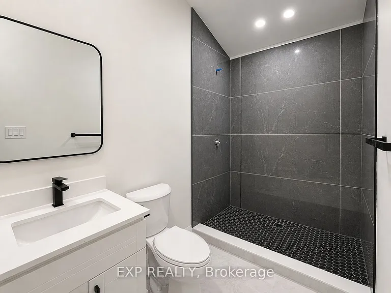 13 Chester St #UPPER — Photo 16